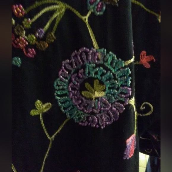 VINTAGE EMBROIDERED BLACK JACKET BY QUAKER FACTORY SZ. LG BLUE DETAILS - Picture 2 of 10